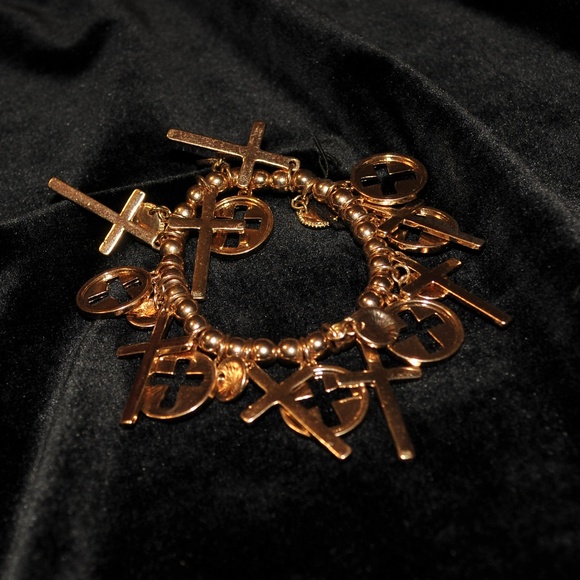 8041 Jewelry - Gold Cross‎ Stretchable Bracelet 8041